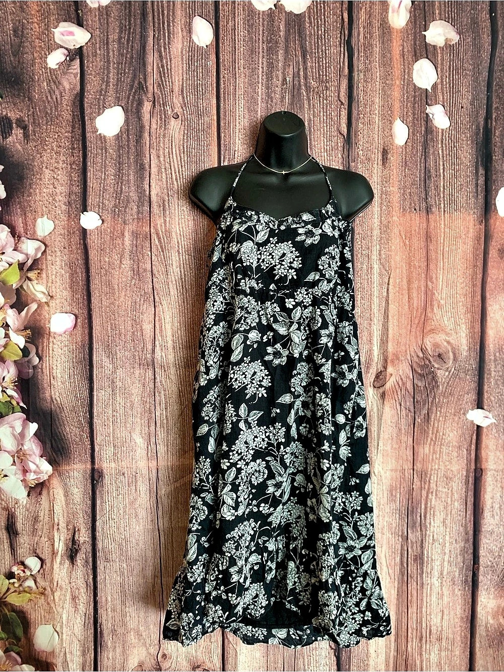 Old Navy Halter Floral Maxi Dress in Black & White With Pockets Size Large